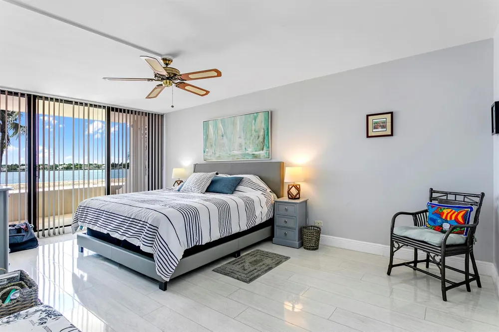 132 LAKESHORE DRIVE #220 North Palm Beach, FL 33408