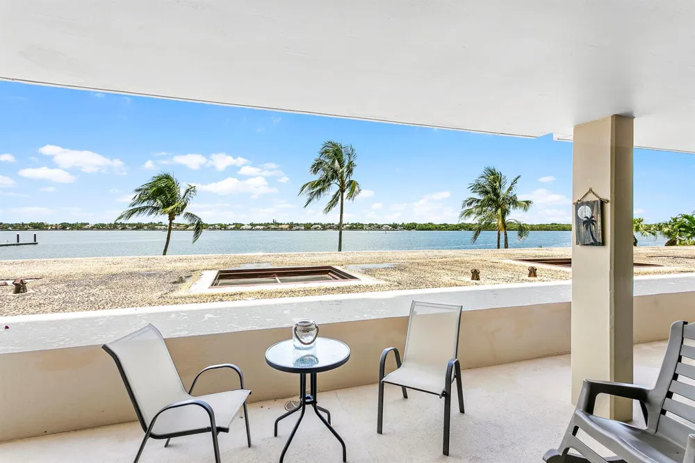 132 LAKESHORE DRIVE #220 North Palm Beach, FL 33408