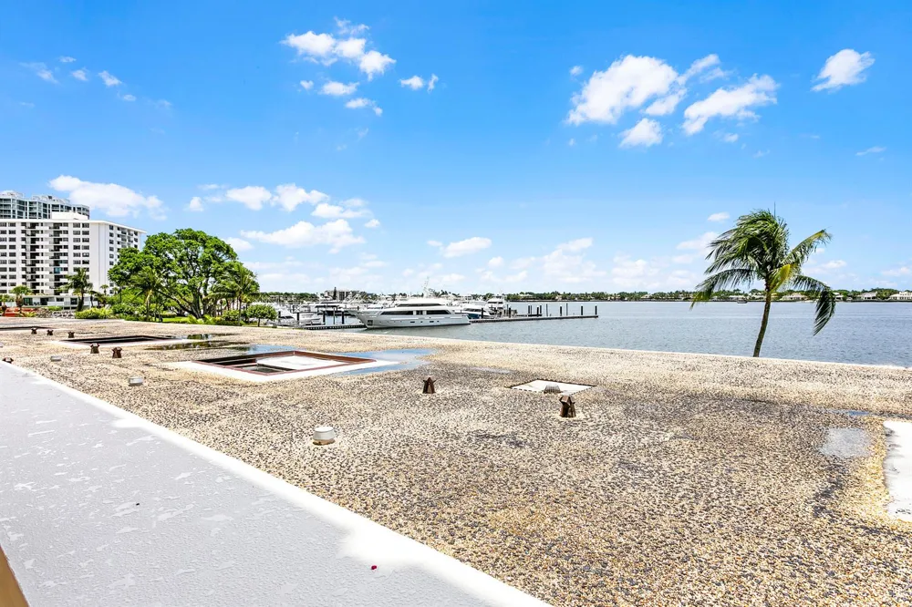 132 LAKESHORE DRIVE #220 North Palm Beach, FL 33408