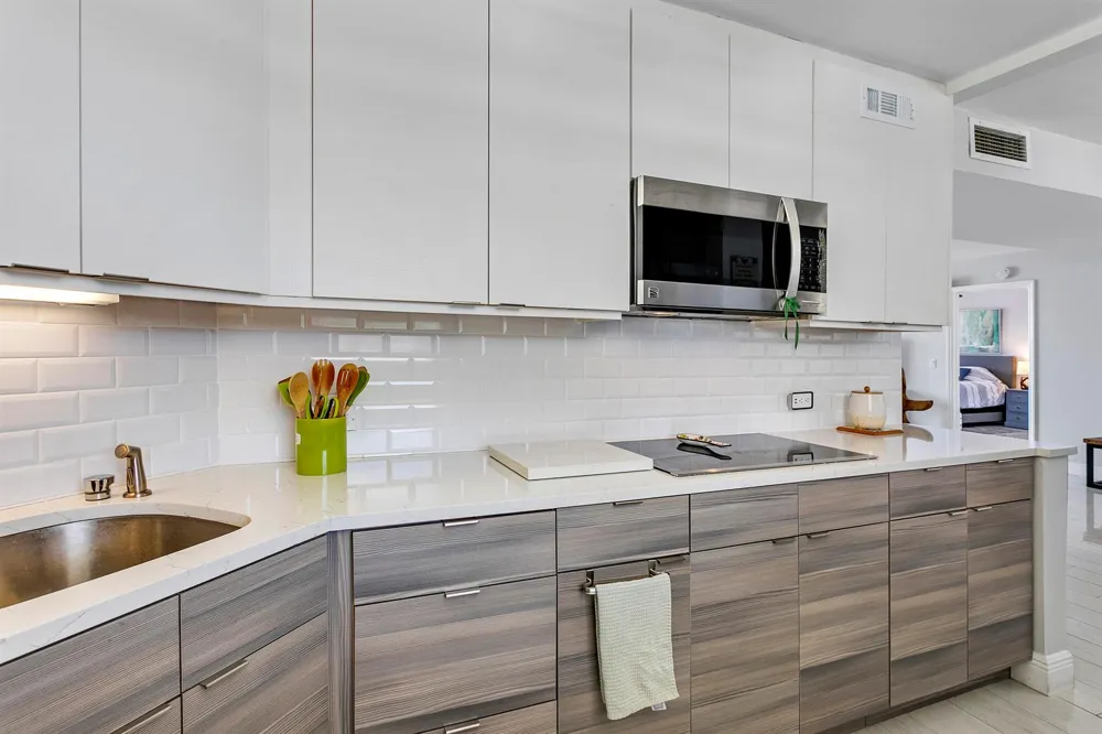 132 LAKESHORE DRIVE #220 North Palm Beach, FL 33408