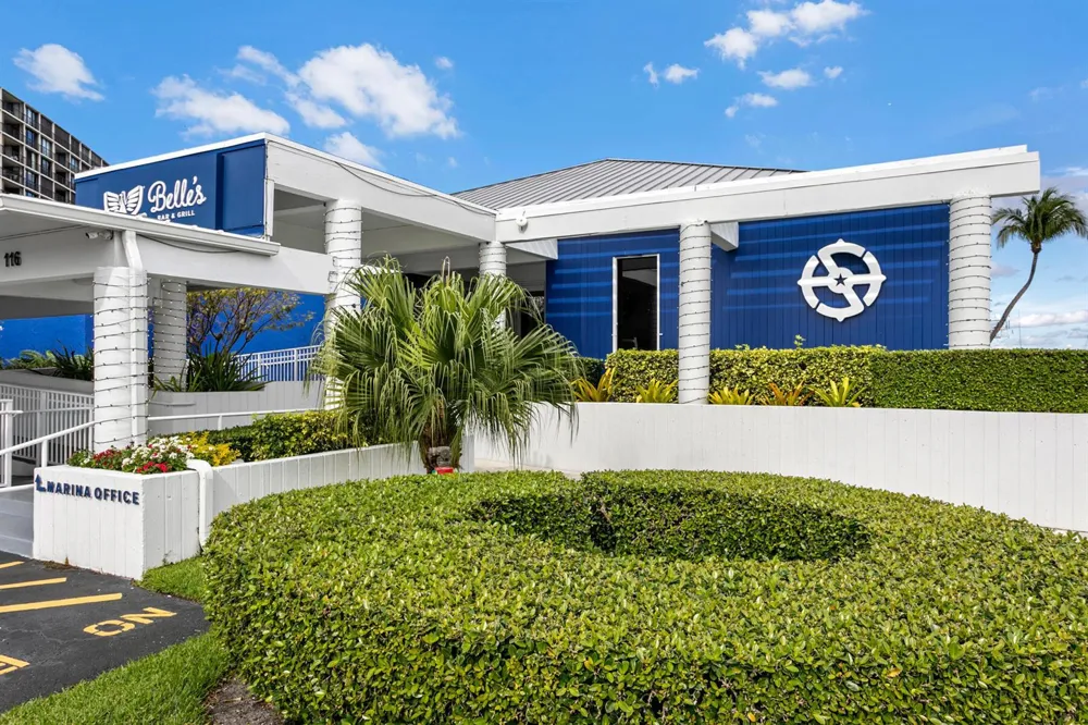 132 LAKESHORE DRIVE #220 North Palm Beach, FL 33408