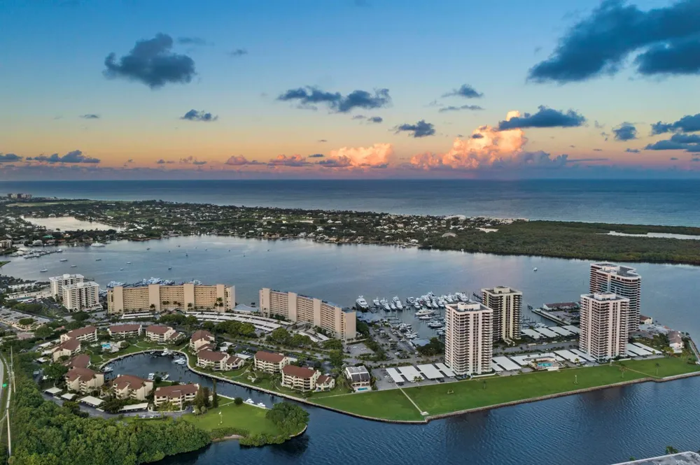 132 LAKESHORE DRIVE #220 North Palm Beach, FL 33408