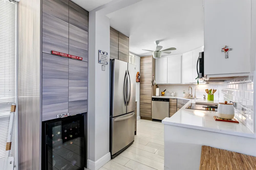 132 LAKESHORE DRIVE #220 North Palm Beach, FL 33408