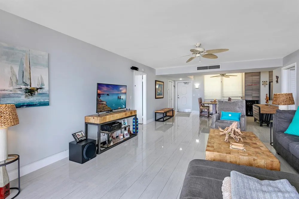 132 LAKESHORE DRIVE #220 North Palm Beach, FL 33408