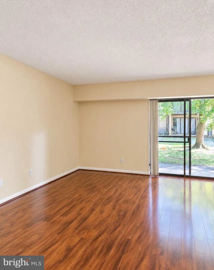 2226 CASTLE ROCK SQUARE #1B Reston, VA 20191