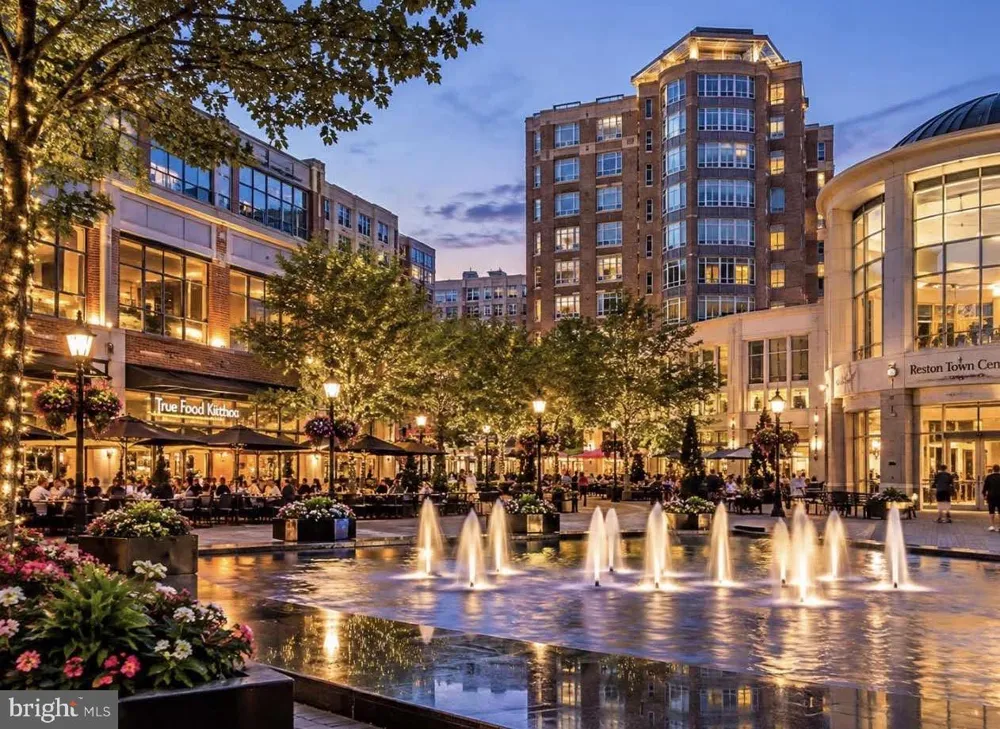 2226 CASTLE ROCK SQUARE #1B Reston, VA 20191
