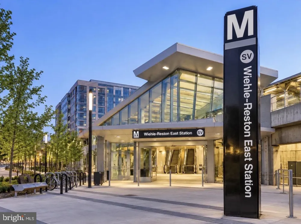 2226 CASTLE ROCK SQUARE #1B Reston, VA 20191