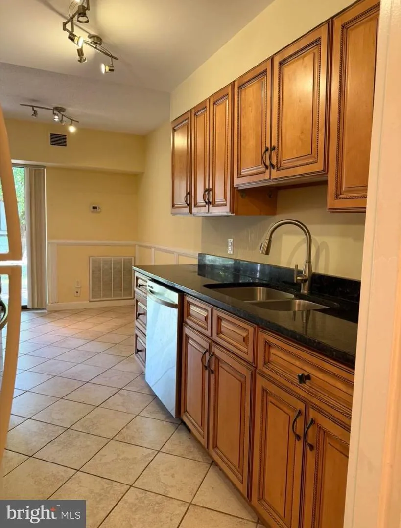 2226 CASTLE ROCK SQUARE #1B Reston, VA 20191