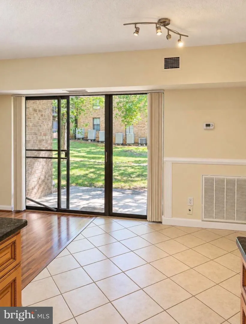 2226 CASTLE ROCK SQUARE #1B Reston, VA 20191