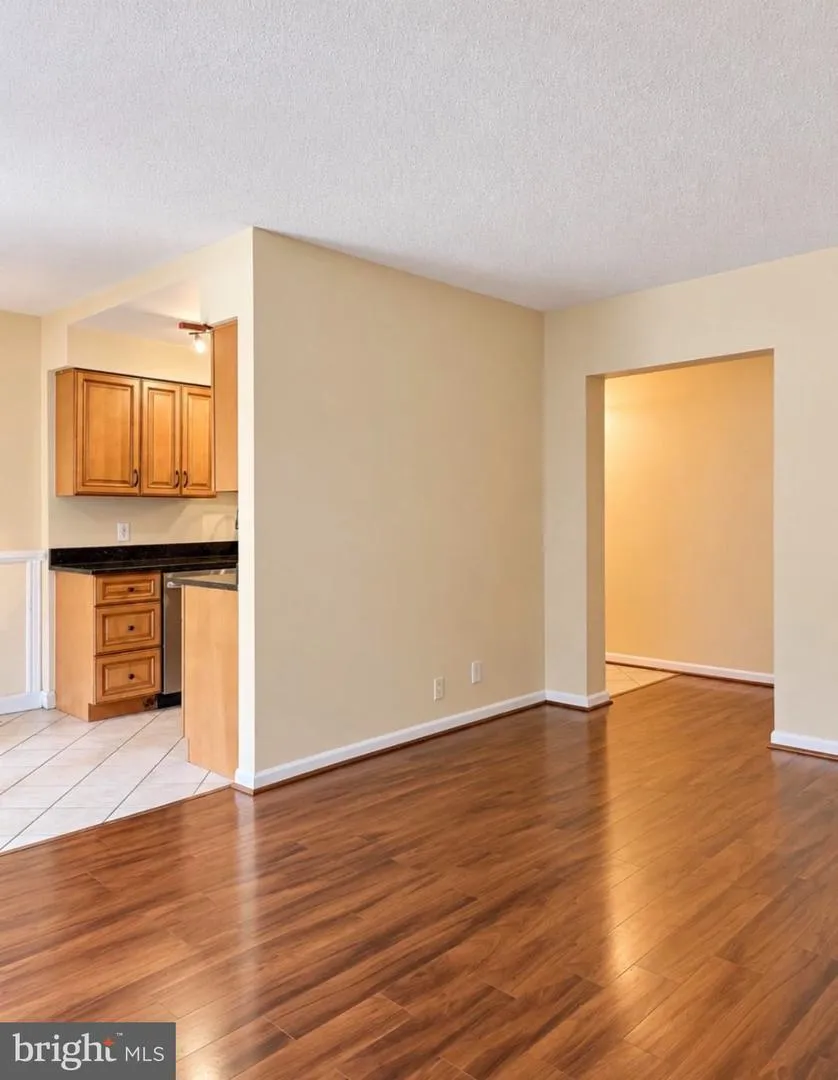 2226 CASTLE ROCK SQUARE #1B Reston, VA 20191
