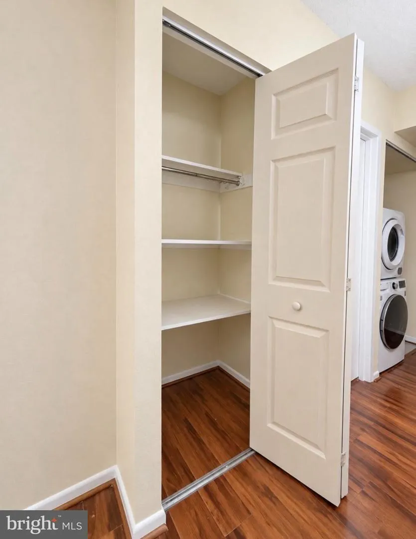 2226 CASTLE ROCK SQUARE #1B Reston, VA 20191