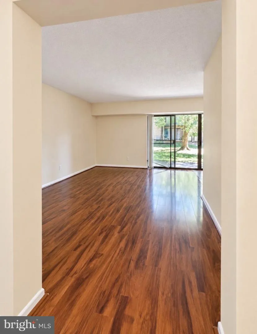 2226 CASTLE ROCK SQUARE #1B Reston, VA 20191
