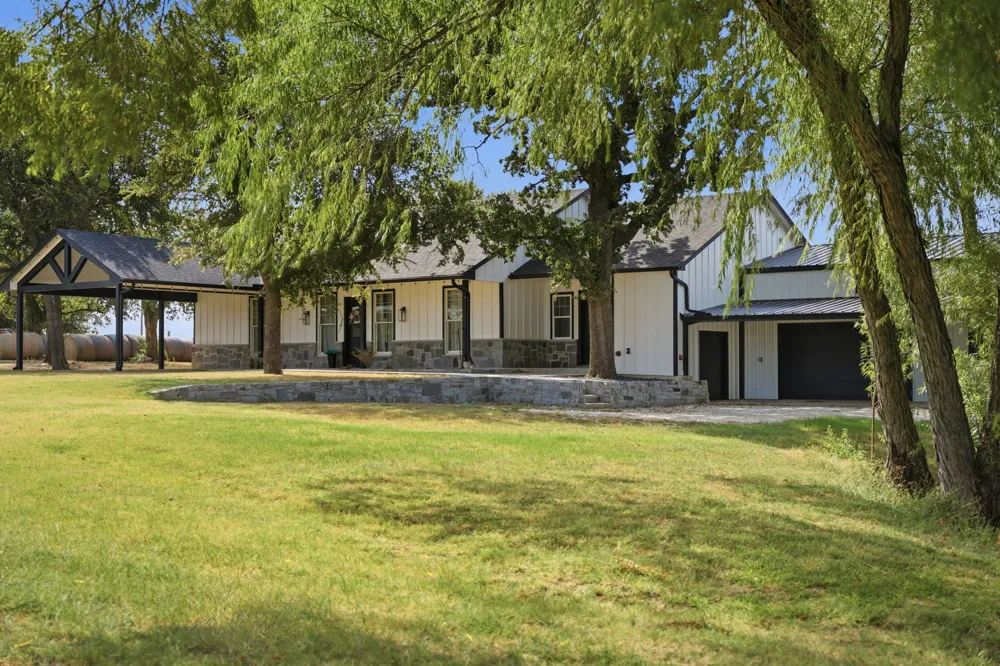 5480 New Hope Road Aubrey, TX 76227