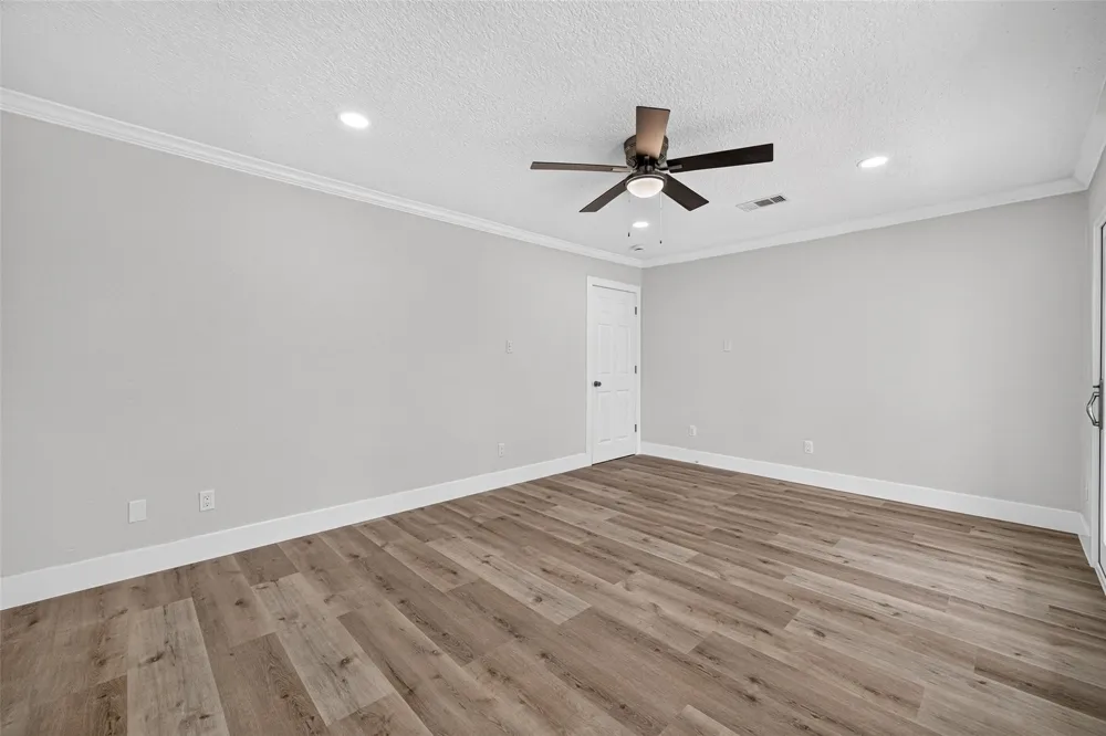 218 Bay Colony Circle La Porte, TX 77571