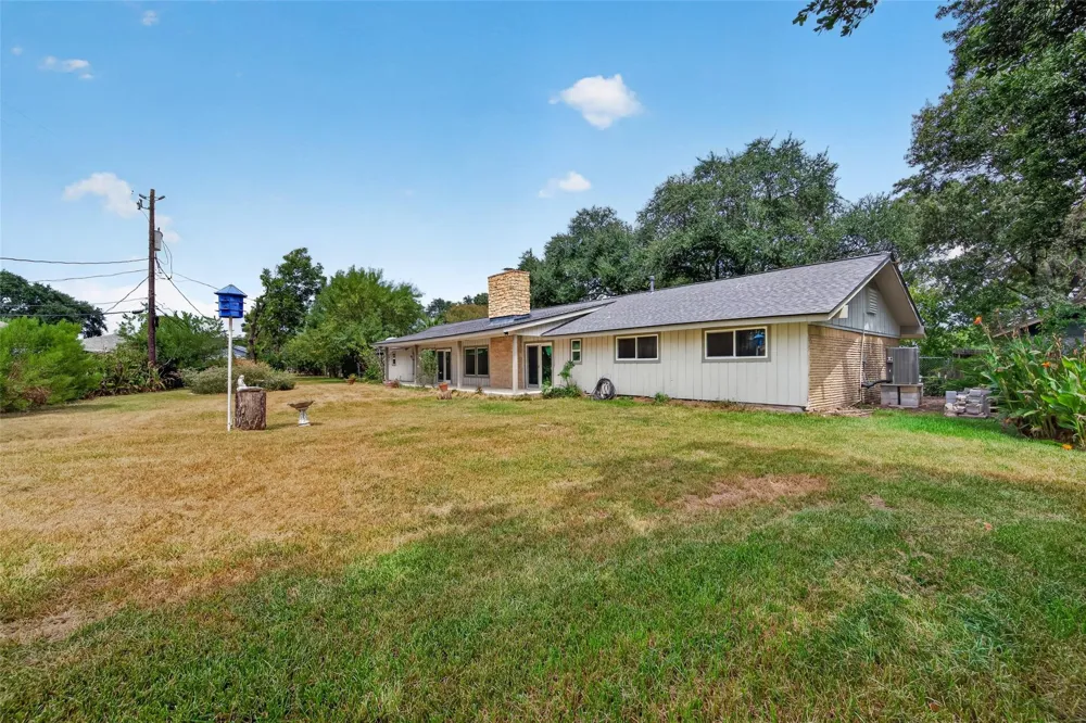 218 Bay Colony Circle La Porte, TX 77571