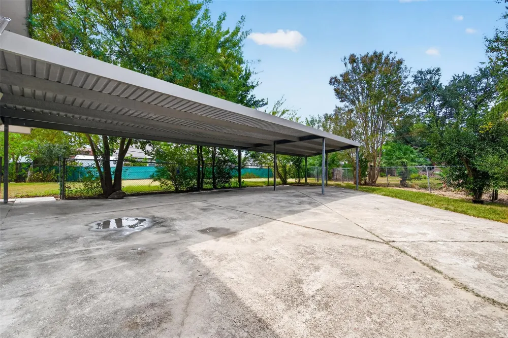 218 Bay Colony Circle La Porte, TX 77571