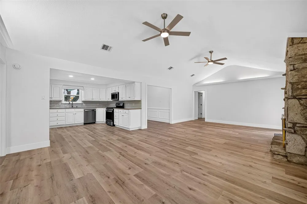 218 Bay Colony Circle La Porte, TX 77571