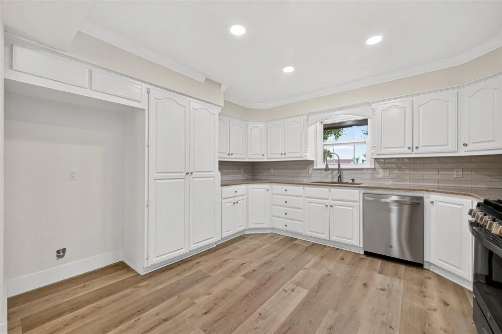 218 Bay Colony Circle La Porte, TX 77571