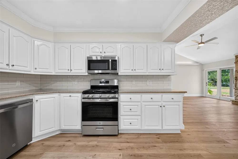 218 Bay Colony Circle La Porte, TX 77571