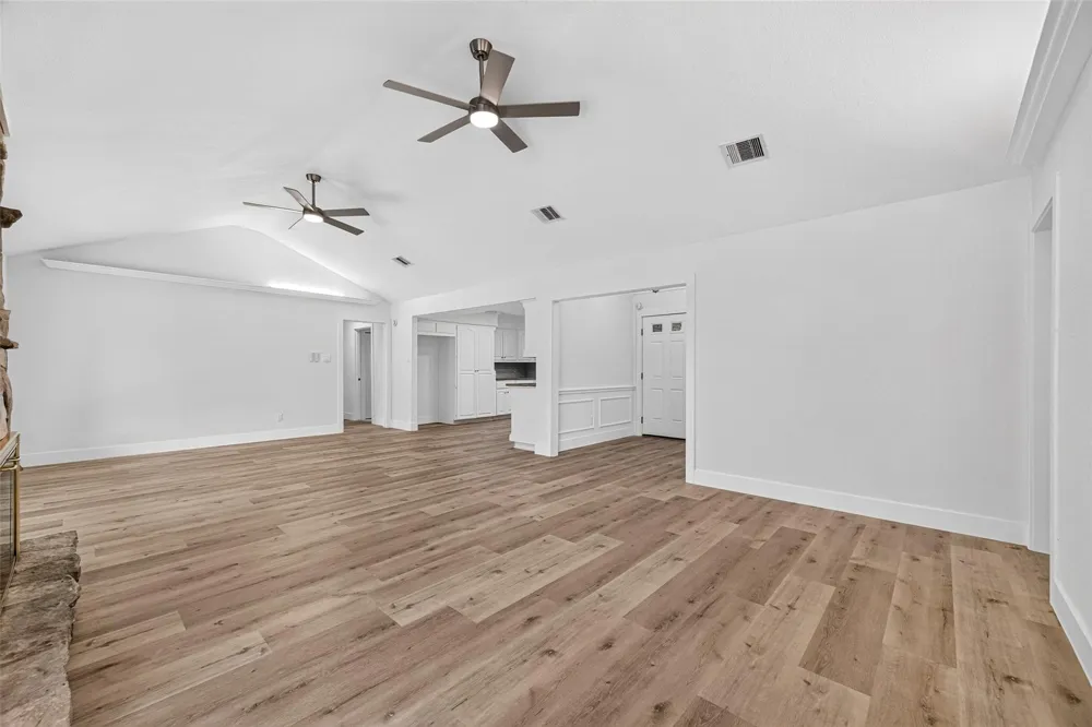 218 Bay Colony Circle La Porte, TX 77571