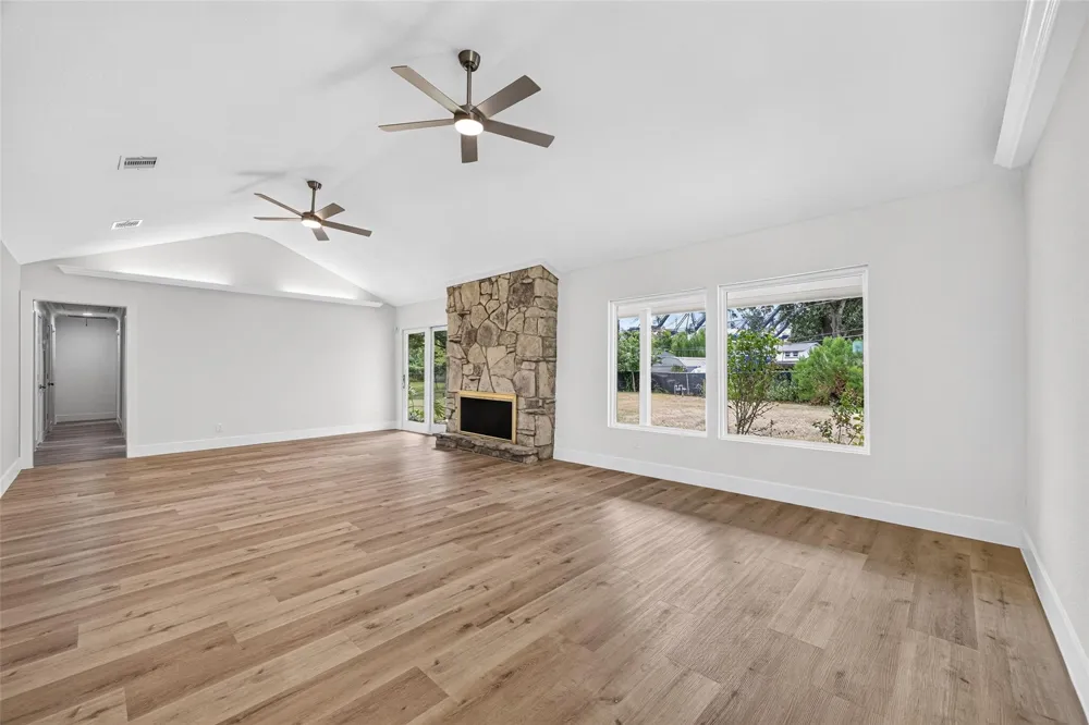218 Bay Colony Circle La Porte, TX 77571