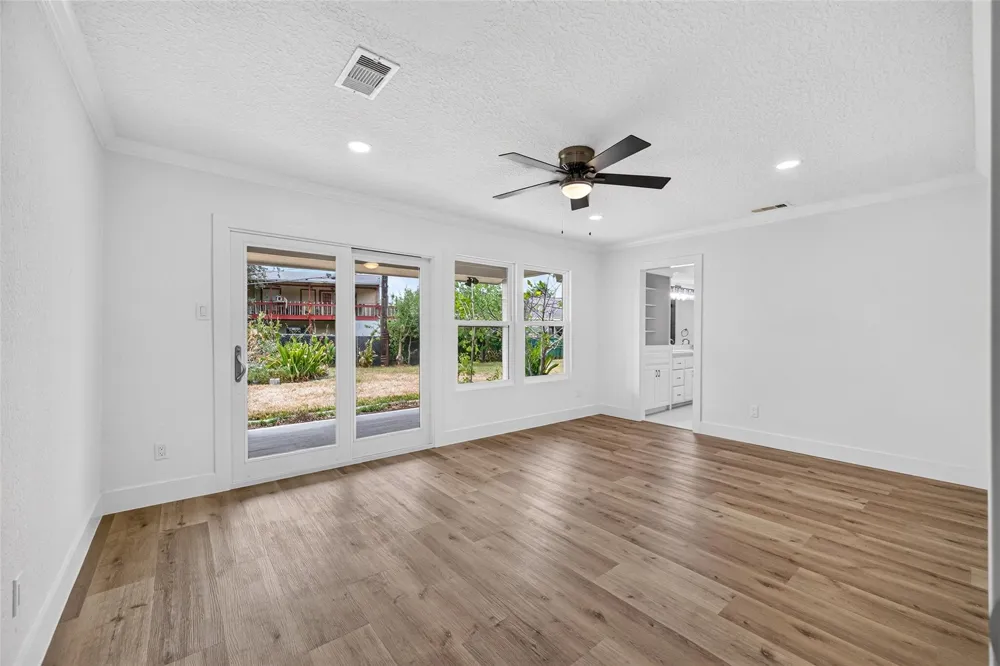 218 Bay Colony Circle La Porte, TX 77571