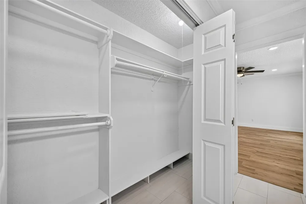 218 Bay Colony Circle La Porte, TX 77571