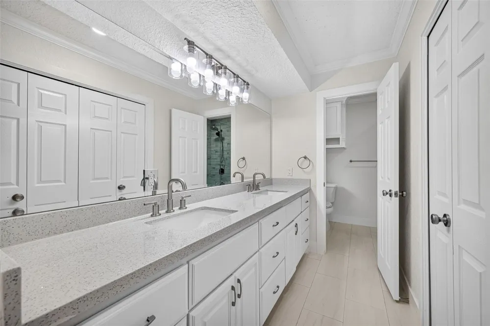 218 Bay Colony Circle La Porte, TX 77571