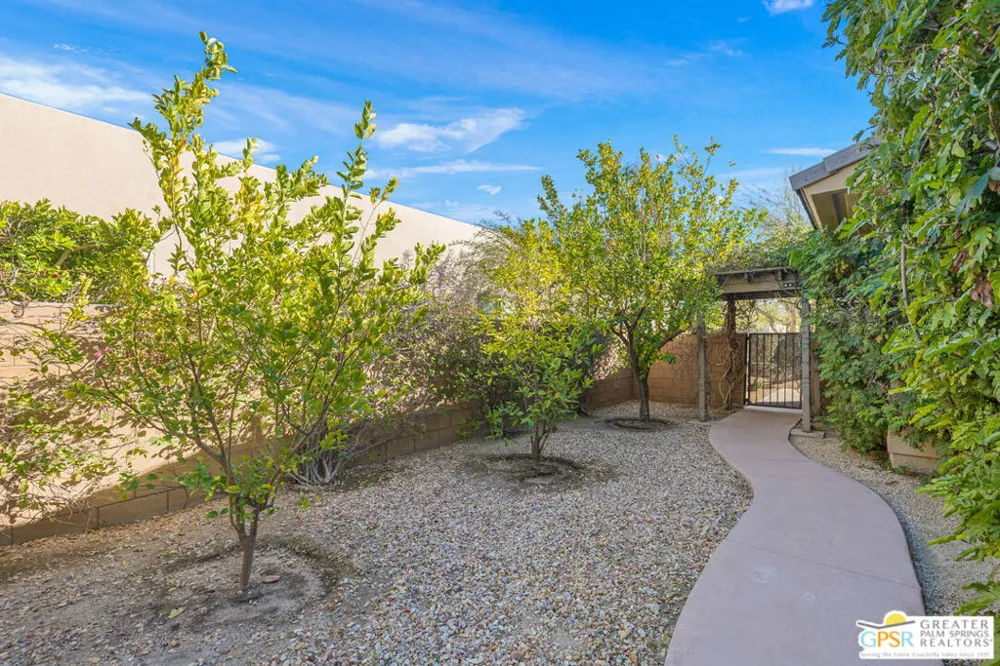 1586 Sienna Court Palm Springs, CA 92262