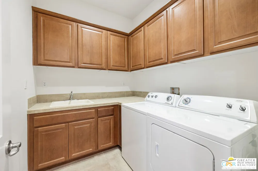 1586 Sienna Court Palm Springs, CA 92262