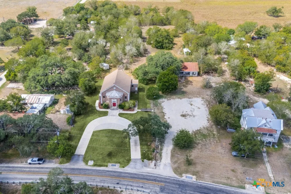 10020 Fm 621 Staples, TX 78655
