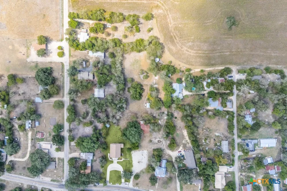 10020 Fm 621 Staples, TX 78655
