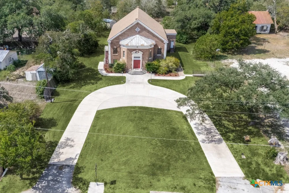 10020 Fm 621 Staples, TX 78655