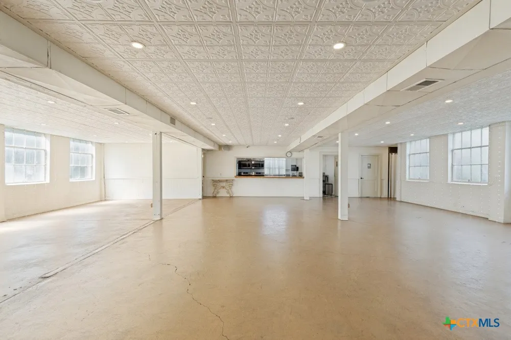 10020 Fm 621 Staples, TX 78655