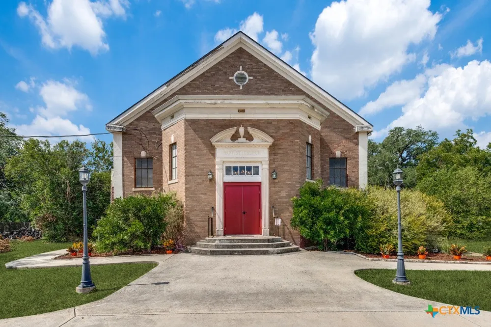 10020 Fm 621 Staples, TX 78655