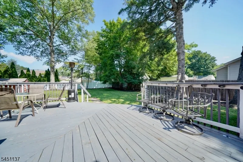 17 Orchard St Pompton Lakes, NJ 07442