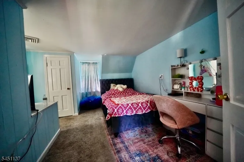 17 Orchard St Pompton Lakes, NJ 07442