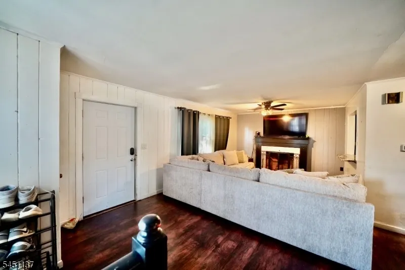 17 Orchard St Pompton Lakes, NJ 07442