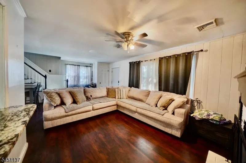 17 Orchard St Pompton Lakes, NJ 07442
