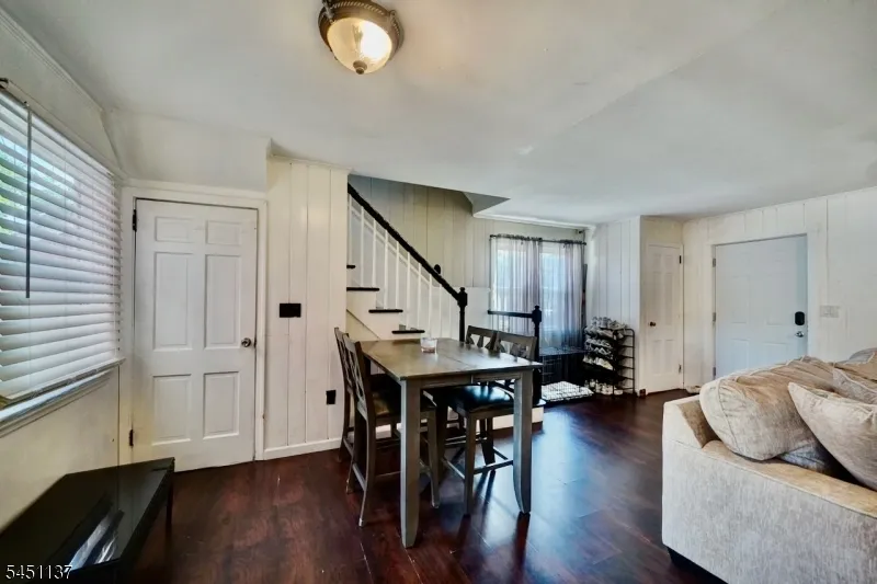 17 Orchard St Pompton Lakes, NJ 07442