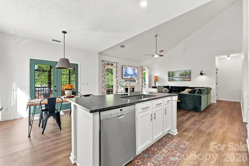 16215 Hollingbourne Road Huntersville, NC 28078