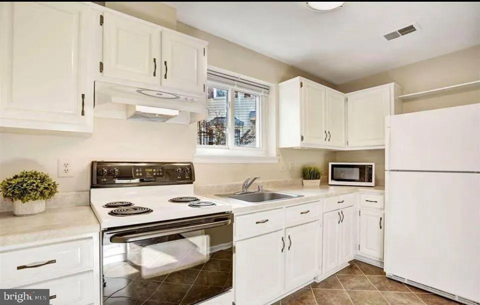 13817 CABERNET COURT Chantilly, VA 20151
