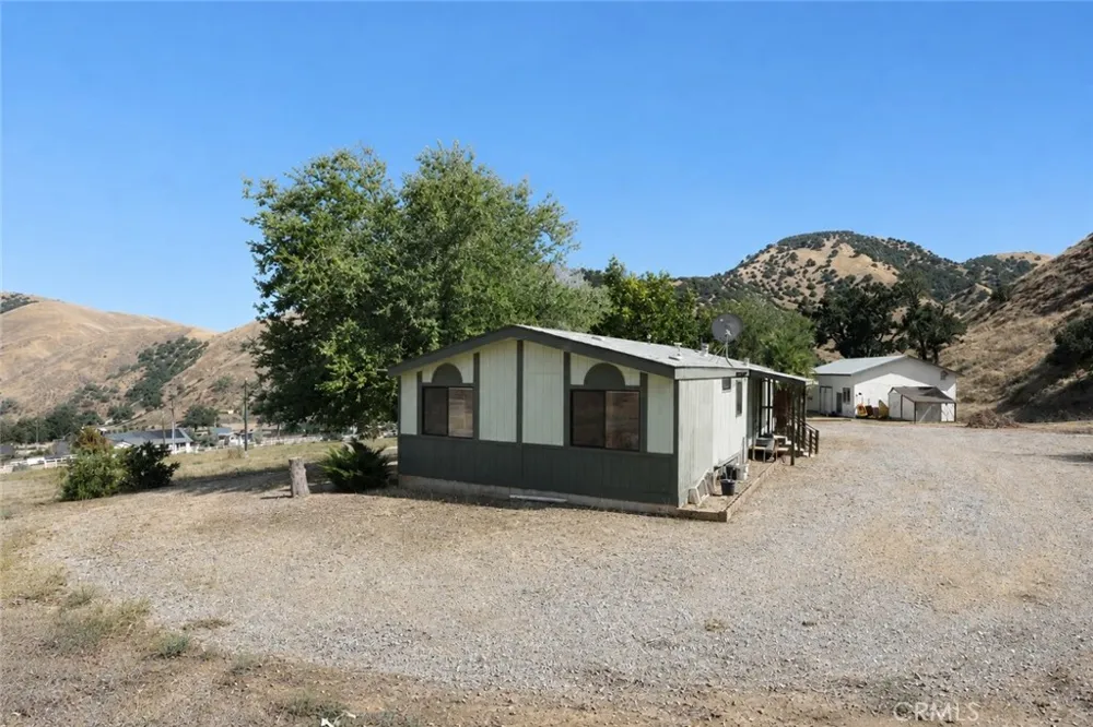 3227 Taylor Lebec, CA 93243