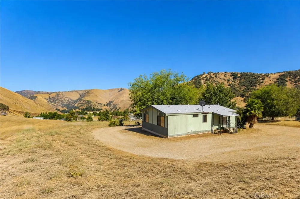3227 Taylor Lebec, CA 93243