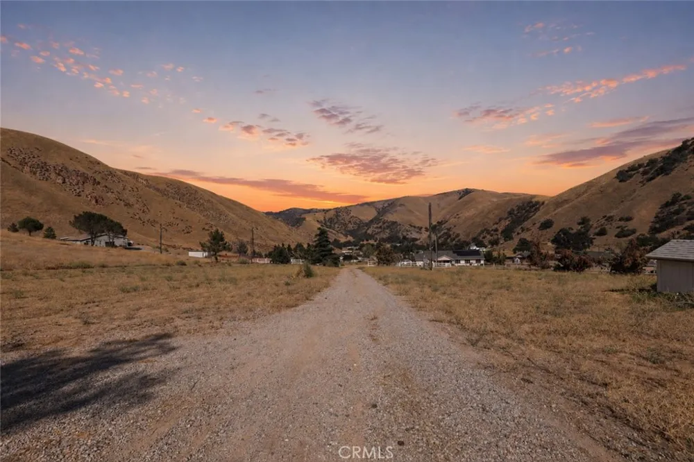 3227 Taylor Lebec, CA 93243