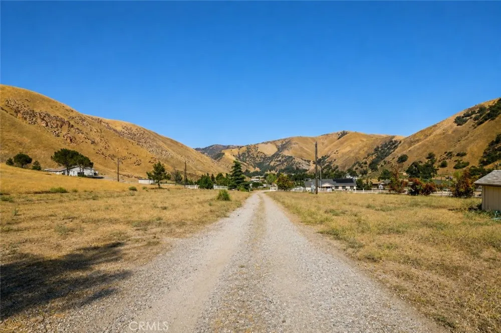 3227 Taylor Lebec, CA 93243