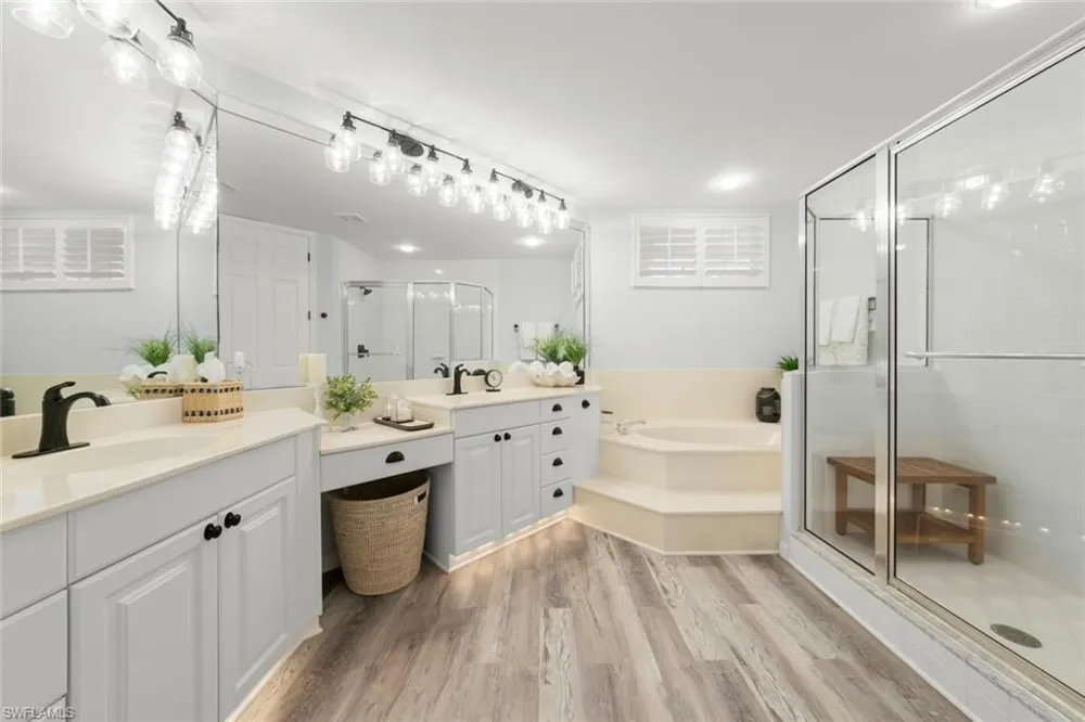 8452 Abbington Circle #1612 Naples, FL 34108