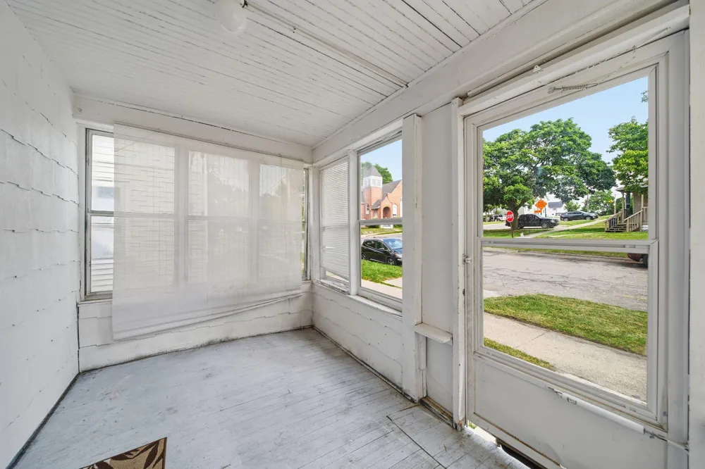1516 Plymouth Street Jackson, MI 49203