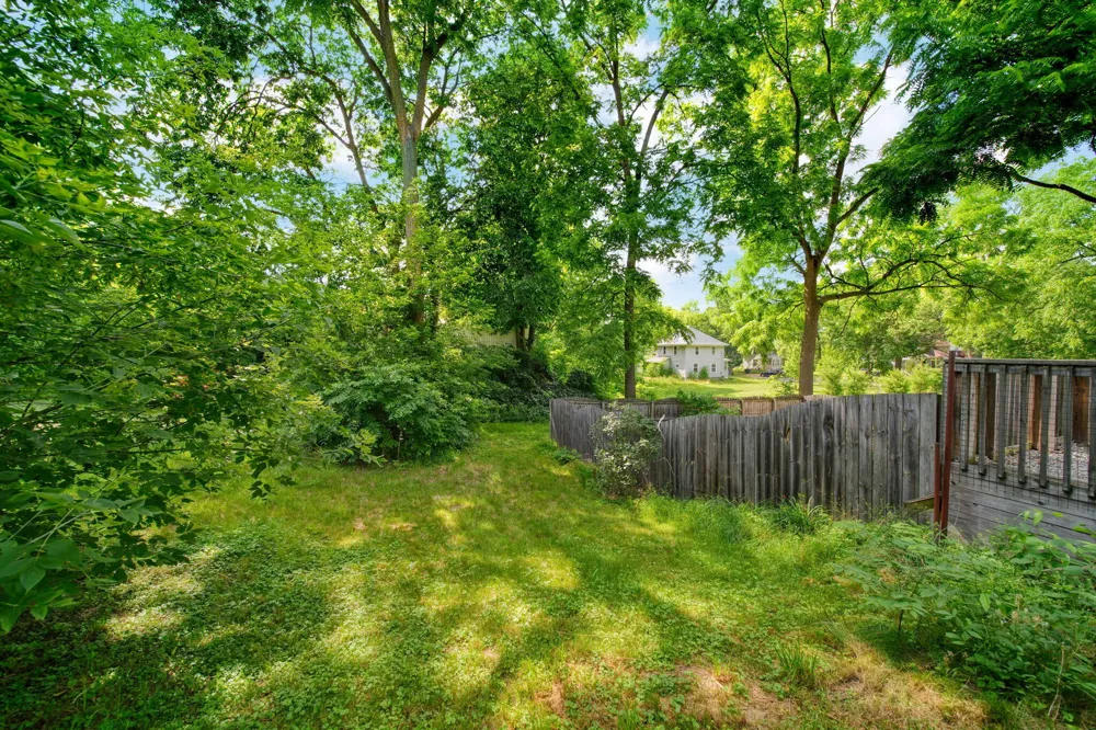 1516 Plymouth Street Jackson, MI 49203