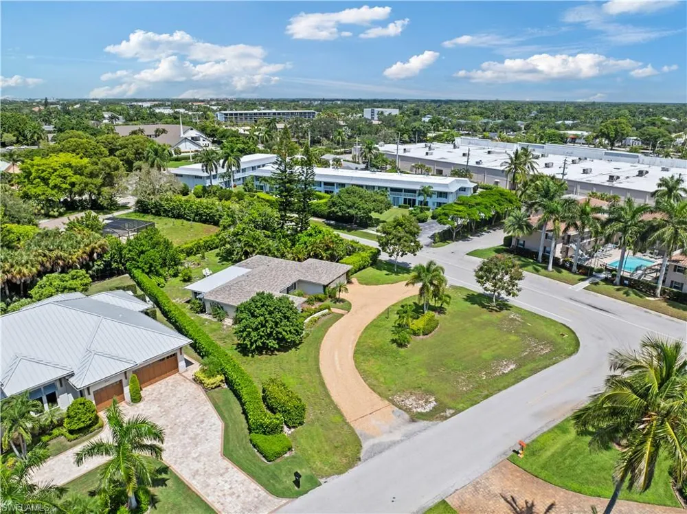 717 Rudder Road Naples, FL 34102